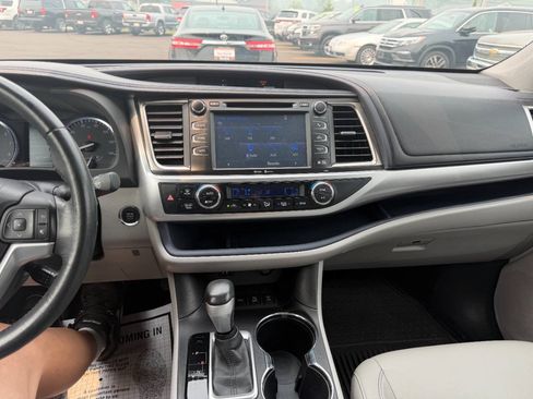 Used 2015 Toyota Highlander XLE AWD/4WD image 28