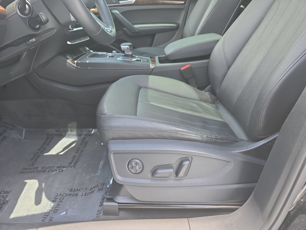 Used 2020 Audi Q5 Premium Plus w/ Premium Plus Package AWD/4WD image 27