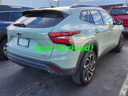 Used 2024 Chevrolet Trax RS w/ Sunroof Package image 3