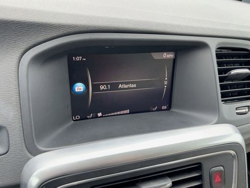 Used 2017 Volvo V60 T5 Premier w/ Convenience Package image 23