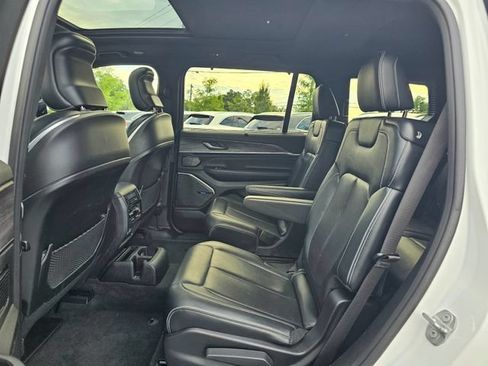Used 2022 Jeep Grand Cherokee L Overland w/ Luxury Tech Group IV AWD/4WD image 22