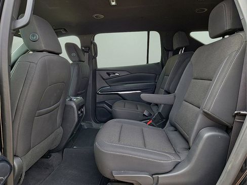 Used 2025 Chevrolet Traverse LT image 15