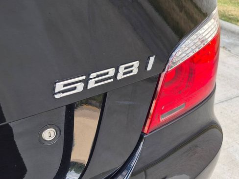 Used 2010 BMW 528i Sedan RWD image 18