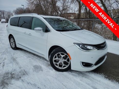 Used 2019 Chrysler Pacifica Limited w/ Advanced Safetytec Group image 1