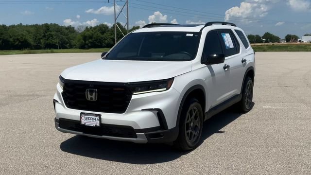 Used 2025 Honda Pilot TrailSport image 4
