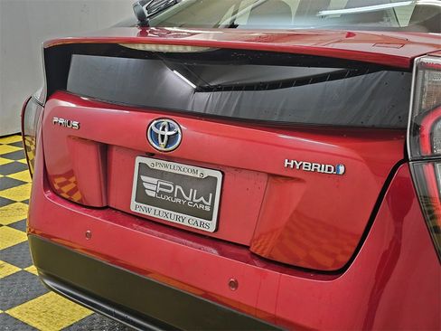 Used 2018 Toyota Prius Three image 13