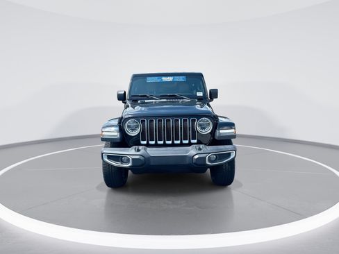 Used 2018 Jeep Wrangler Unlimited Sahara w/ Safety Group AWD/4WD image 3
