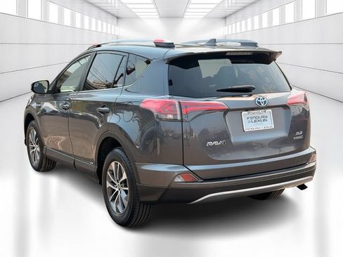 Used 2017 Toyota RAV4 XLE w/ All Weather Liner Package AWD/4WD image 7