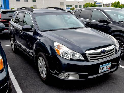 Used 2010 Subaru Outback 2.5i Premium AWD/4WD image 4