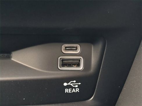 New 2026 Chrysler Pacifica Limited w/ Uconnect Theater Family Group image 31