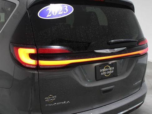 Used 2023 Chrysler Pacifica Limited FWD image 58