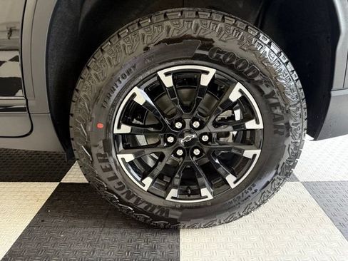 New 2026 Chevrolet Traverse Z71 w/ Enhanced Driving Package AWD/4WD image 13