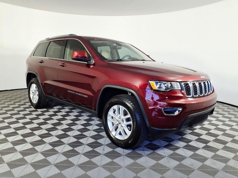 Used 2018 Jeep Grand Cherokee Laredo RWD image 3