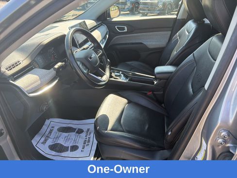 Used 2022 Jeep Compass Latitude image 11