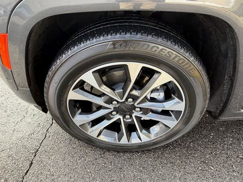 Used 2023 Jeep Grand Cherokee Overland w/ Luxury Tech Group IV image 12