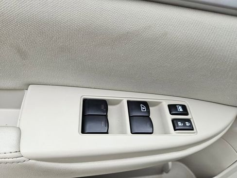 Used 2011 Subaru Outback 2.5i Premium AWD/4WD image 19