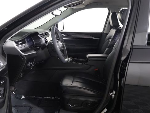 Used 2023 Jeep Grand Cherokee Limited AWD/4WD image 25