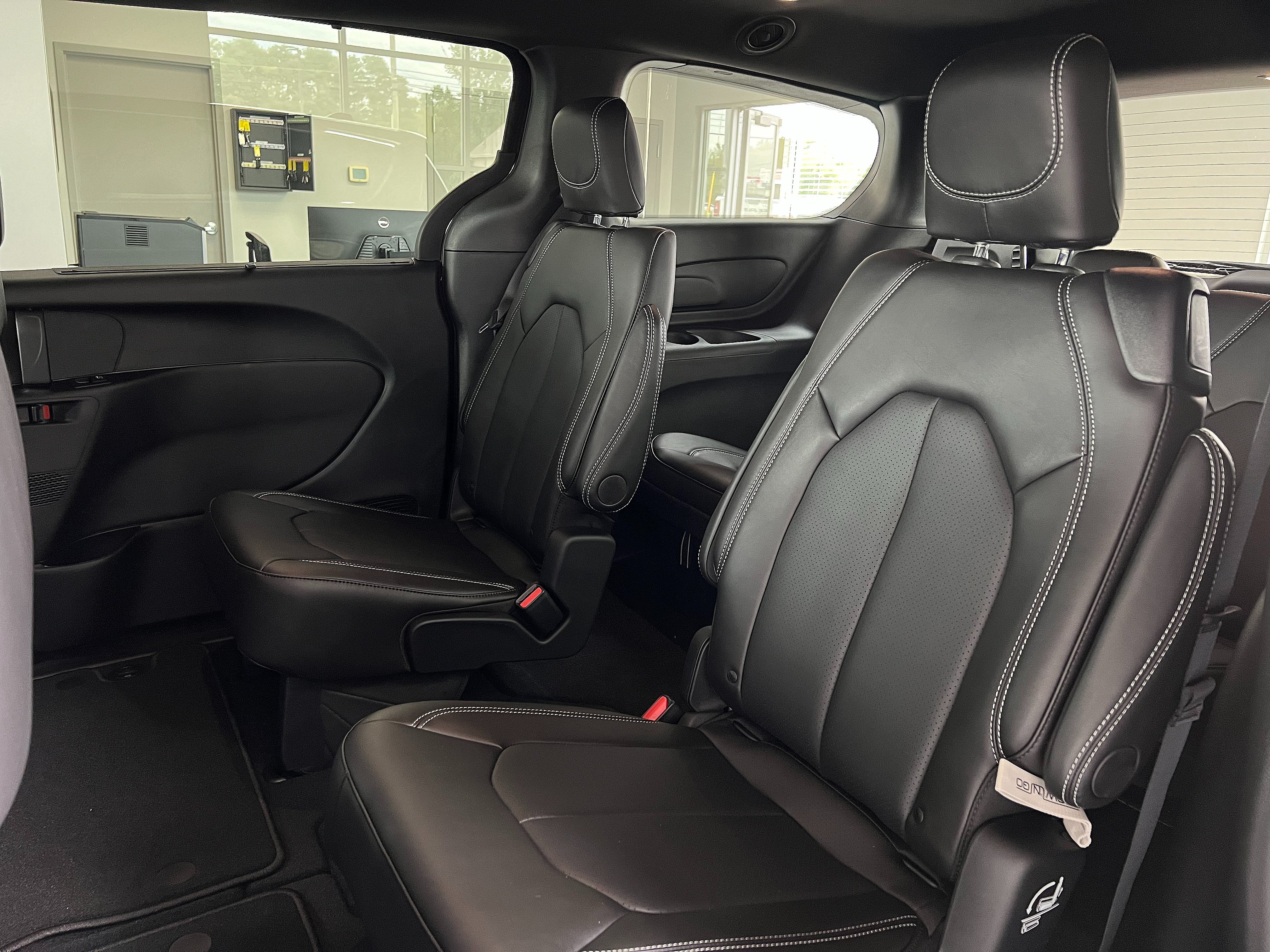 New 2027 Chrysler Pacifica Select FWD image 20
