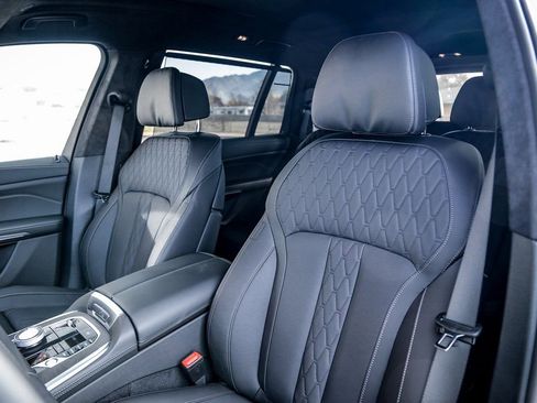Used 2026 BMW X7 xDrive40i w/ Executive Package image 22