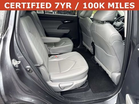 Used 2023 Toyota Highlander XLE AWD/4WD image 11