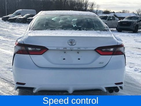 Used 2023 Toyota Camry SE image 3