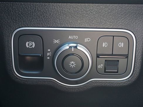 New 2025 Mercedes-Benz GLB 250 4MATIC image 33