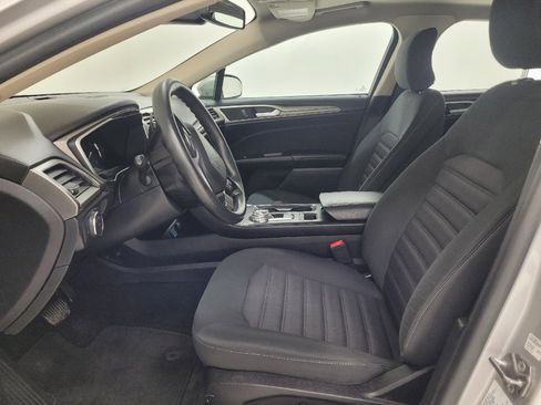 Used 2019 Ford Fusion SE image 17