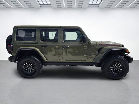 Used 2025 Jeep Wrangler Unlimited Rubicon image 2