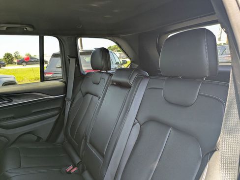 Used 2025 Jeep Grand Cherokee Limited AWD/4WD image 26