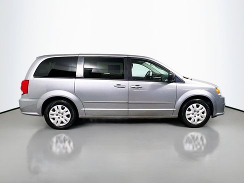 Used 2016 Dodge Grand Caravan SE w/ Quick Order Package 29E SE FWD image 3