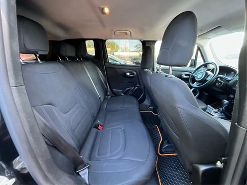 Used 2020 Jeep Renegade Latitude FWD image 22