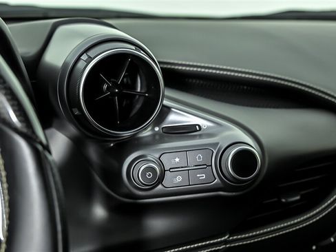 Used 2021 Ferrari F8 Tributo RWD image 35