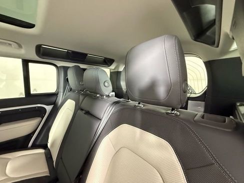 Used 2024 Land Rover Defender 110 X-Dynamic SE image 25