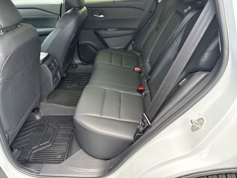 Used 2024 Nissan Rogue SV w/ SV Premium Package AWD/4WD image 11