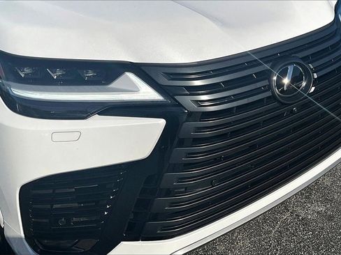 Used 2023 Lexus LX 600 4WD w/ Premium Package image 33