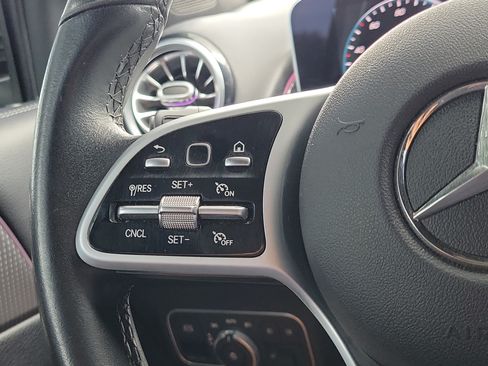 Used 2020 Mercedes-Benz GLB 250 image 19
