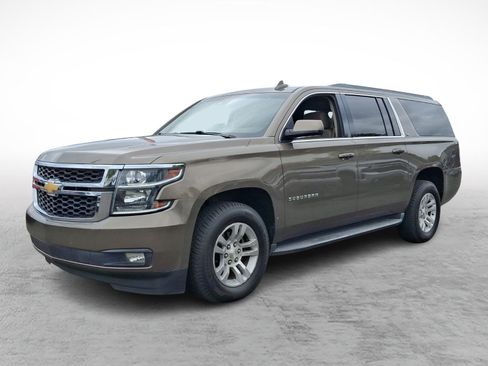 Used 2016 Chevrolet Suburban LT w/ Luxury Package AWD/4WD image 3