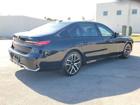 Used 2024 BMW 740i image 5