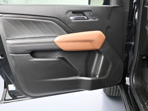 Used 2024 GMC Canyon AT4 w/ Technology Package image 11