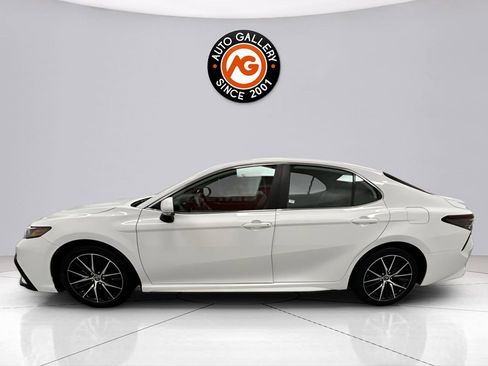Used 2024 Toyota Camry SE FWD image 4
