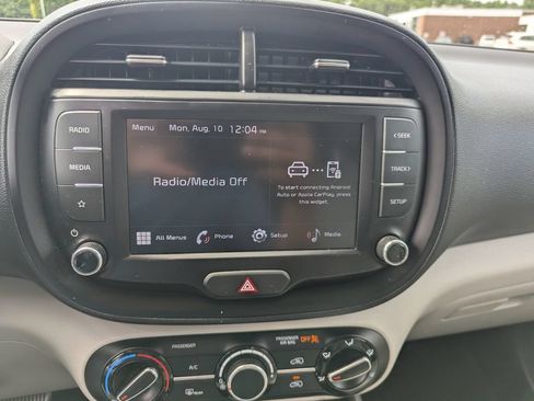 Used 2023 Kia Soul LX w/ LX Technology Package FWD image 18