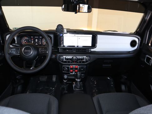 Used 2024 Jeep Gladiator Sport AWD/4WD image 27