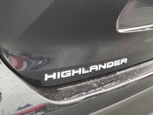 Used 2022 Toyota Highlander XLE FWD image 15