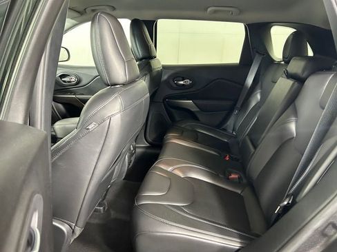 Used 2020 Jeep Cherokee Latitude Plus w/ Cold Weather Group AWD/4WD image 25