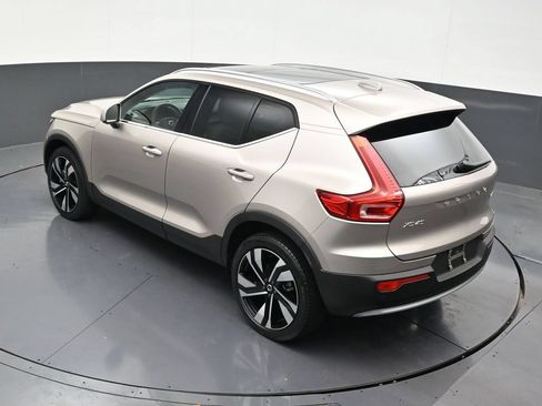 Used 2024 Volvo XC40 B5 Plus AWD/4WD image 17