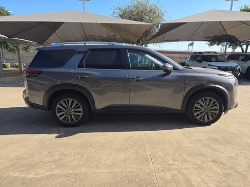 Certified 2025 Nissan Pathfinder SL w/ SL Premium Package FWD image 2