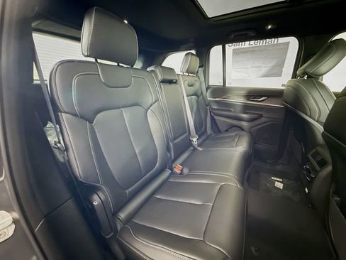 New 2025 Jeep Grand Cherokee Limited image 27