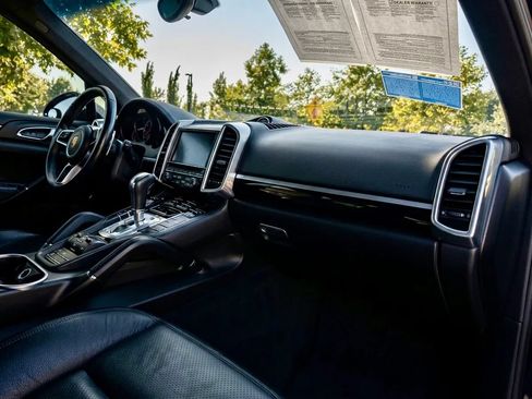 Used 2018 Porsche Cayenne AWD/4WD image 10