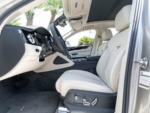 New 2026 Bentley Bentayga AWD/4WD image 11