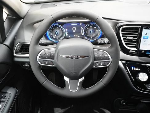 New 2025 Chrysler Voyager LX image 8